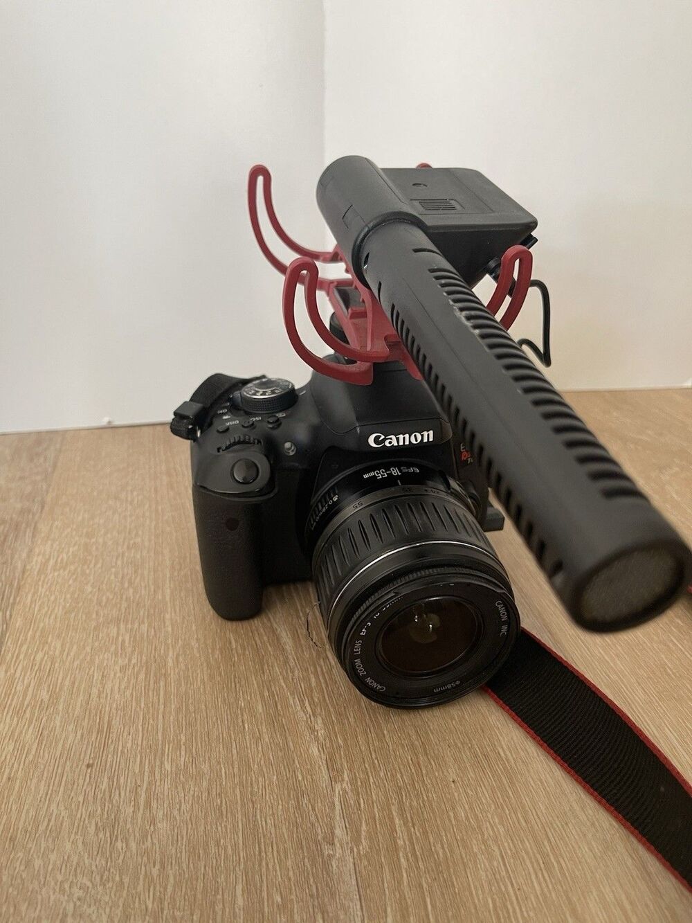 Canon EOS T6i 24.2MP Digital SLR Camera, 18-55mm f/3.5-5.6 IS STM - Picture 9 of 16